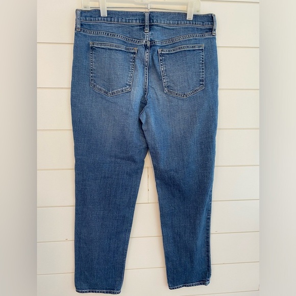 Gap mid wash straight leg high rise girlfriend jean size 10/30 - Picture 2 of 11